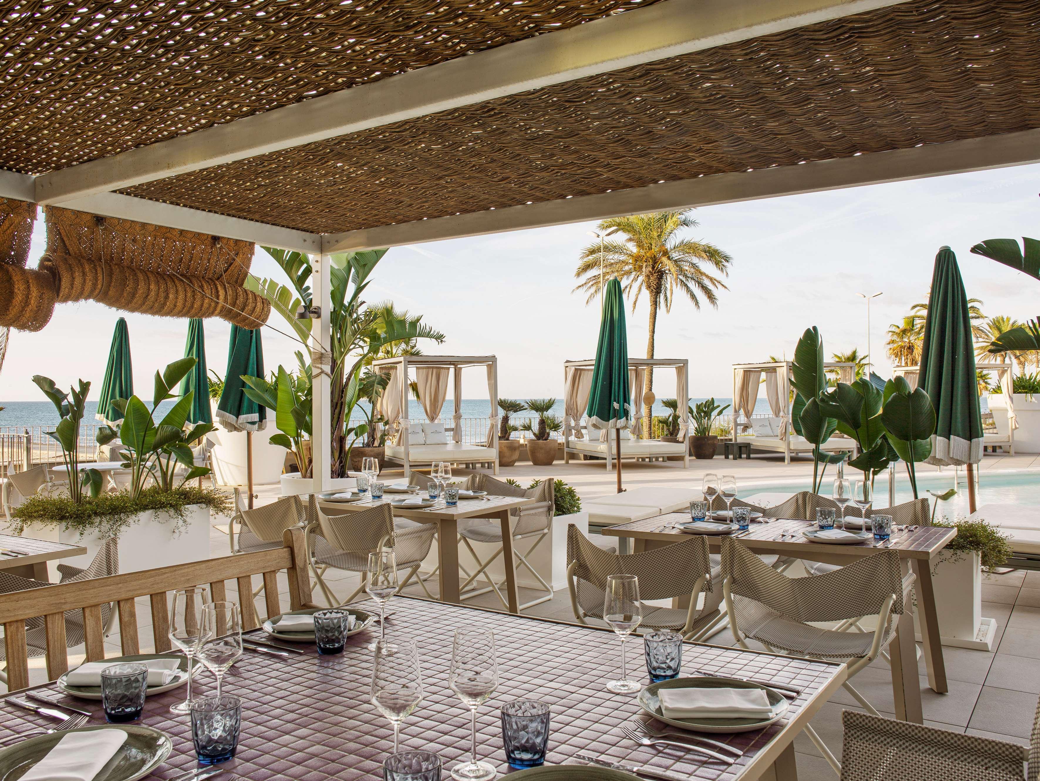 Me Sitges Terramar Exterior foto The Beach Club