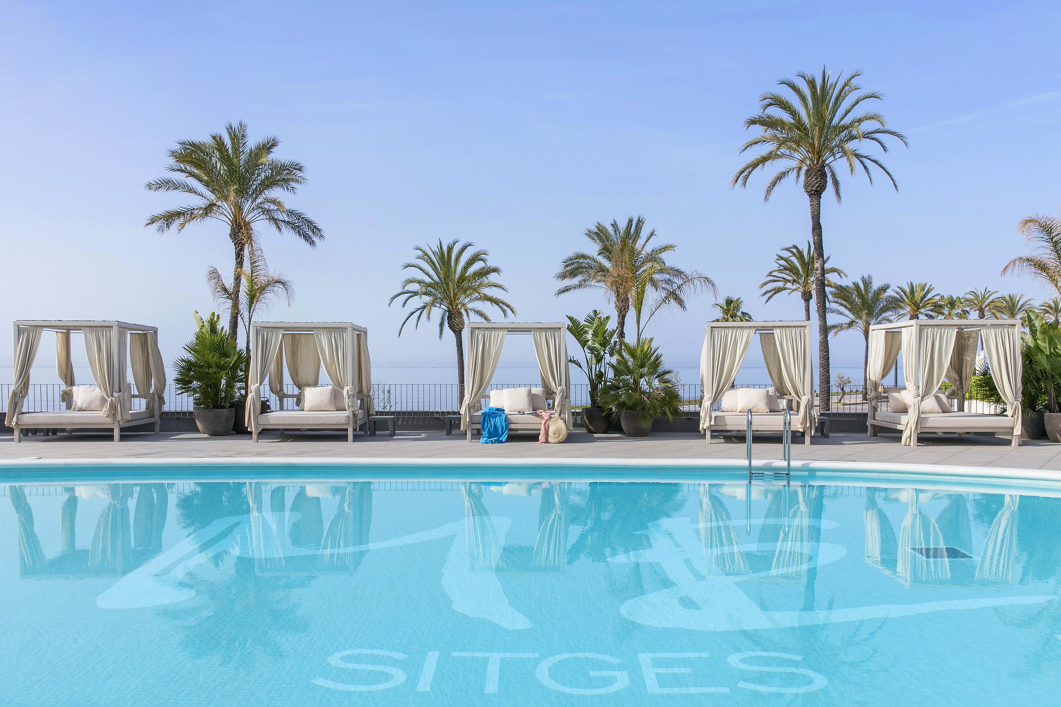 Me Sitges Terramar Exterior foto The pool at the hotel