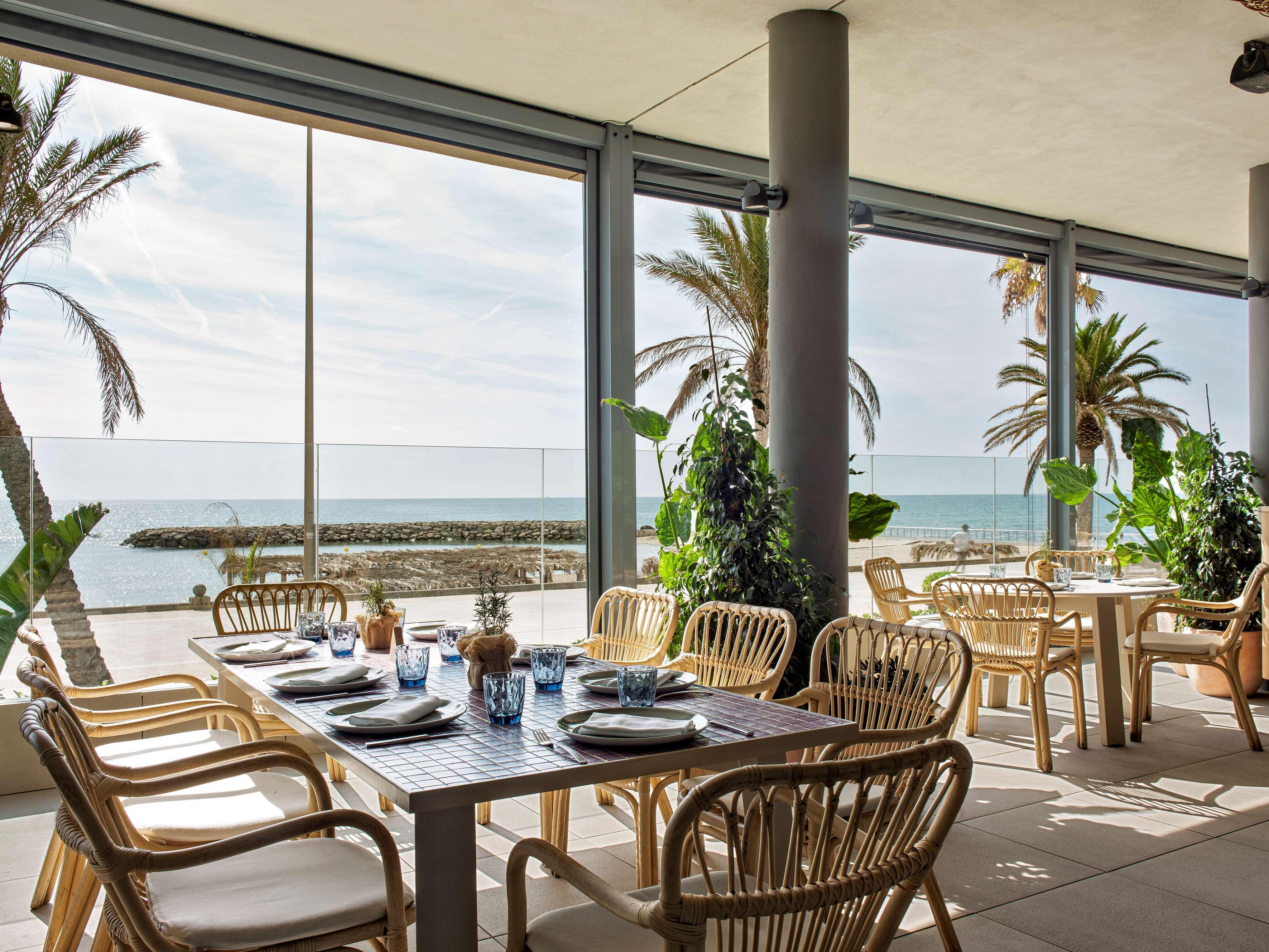 Me Sitges Terramar Exterior foto Restaurant