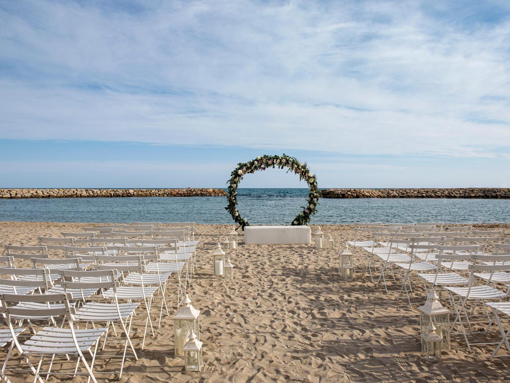 Me Sitges Terramar Exterior foto The beach at the resort