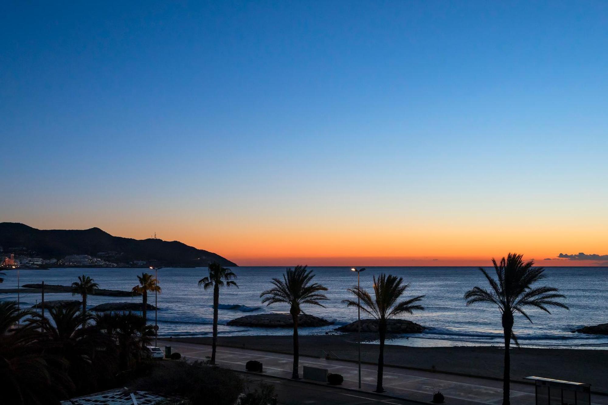 Me Sitges Terramar Exterior foto Sunset at Sabinillas