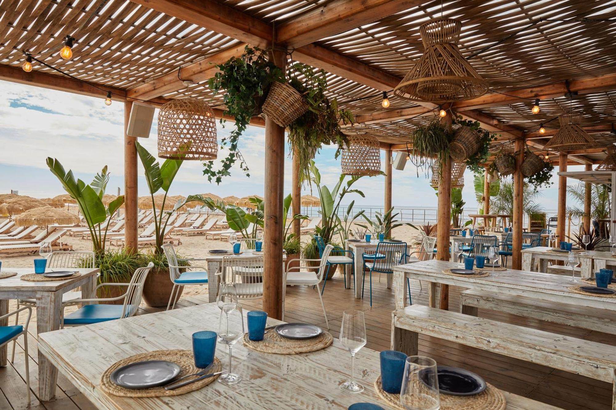 Me Sitges Terramar Exterior foto The Beach Club