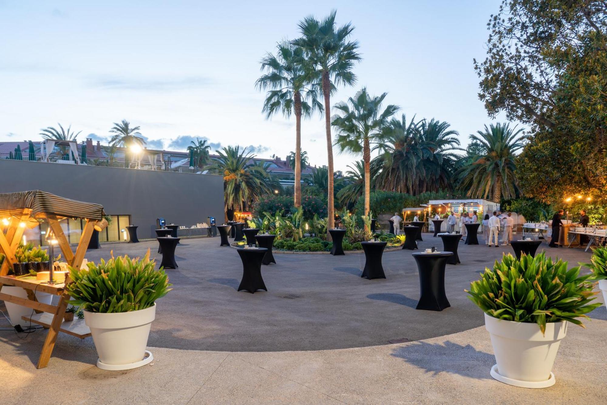 Me Sitges Terramar Exterior foto The garden of the museum