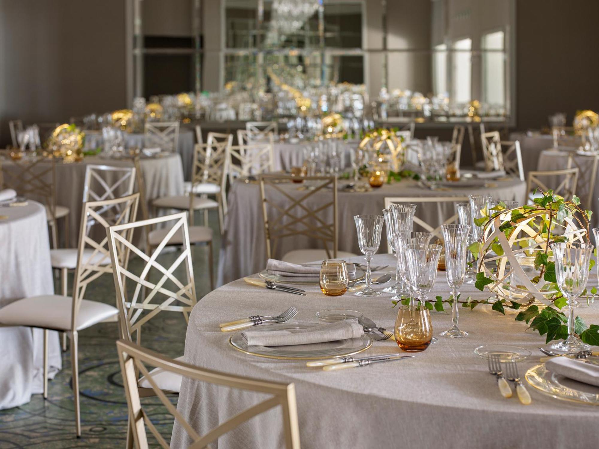 Me Sitges Terramar Exterior foto The ballroom at the Four Seasons Hotel