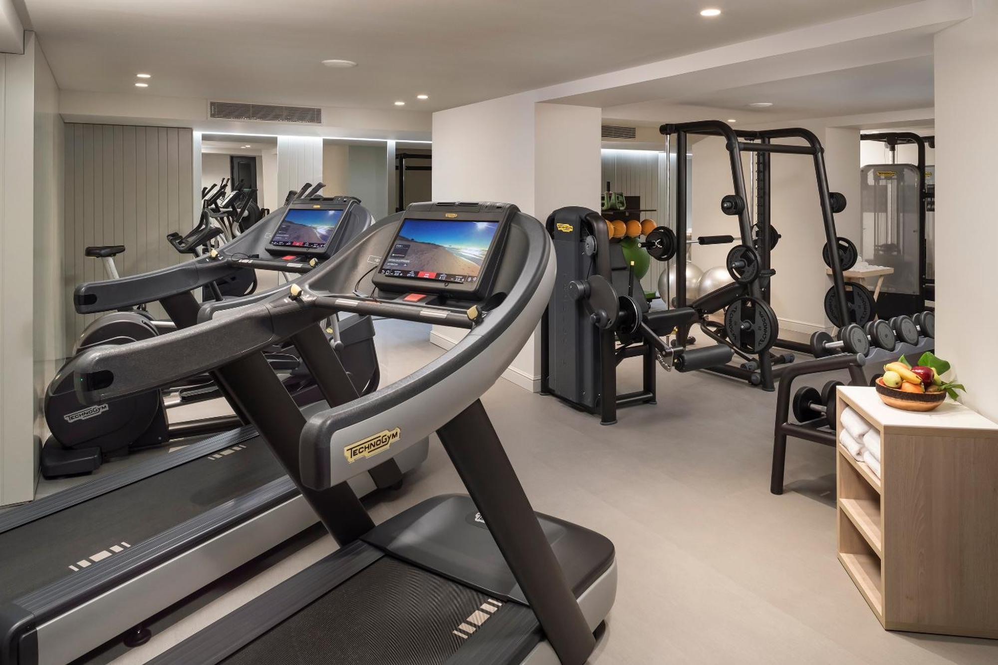 Me Sitges Terramar Exterior foto The gym at The Dorchester