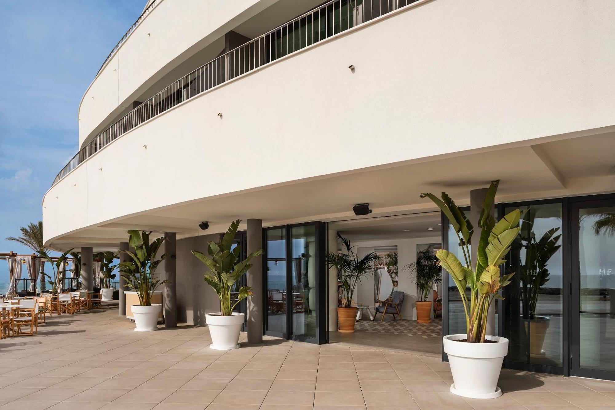 Me Sitges Terramar Exterior foto The 1011 building