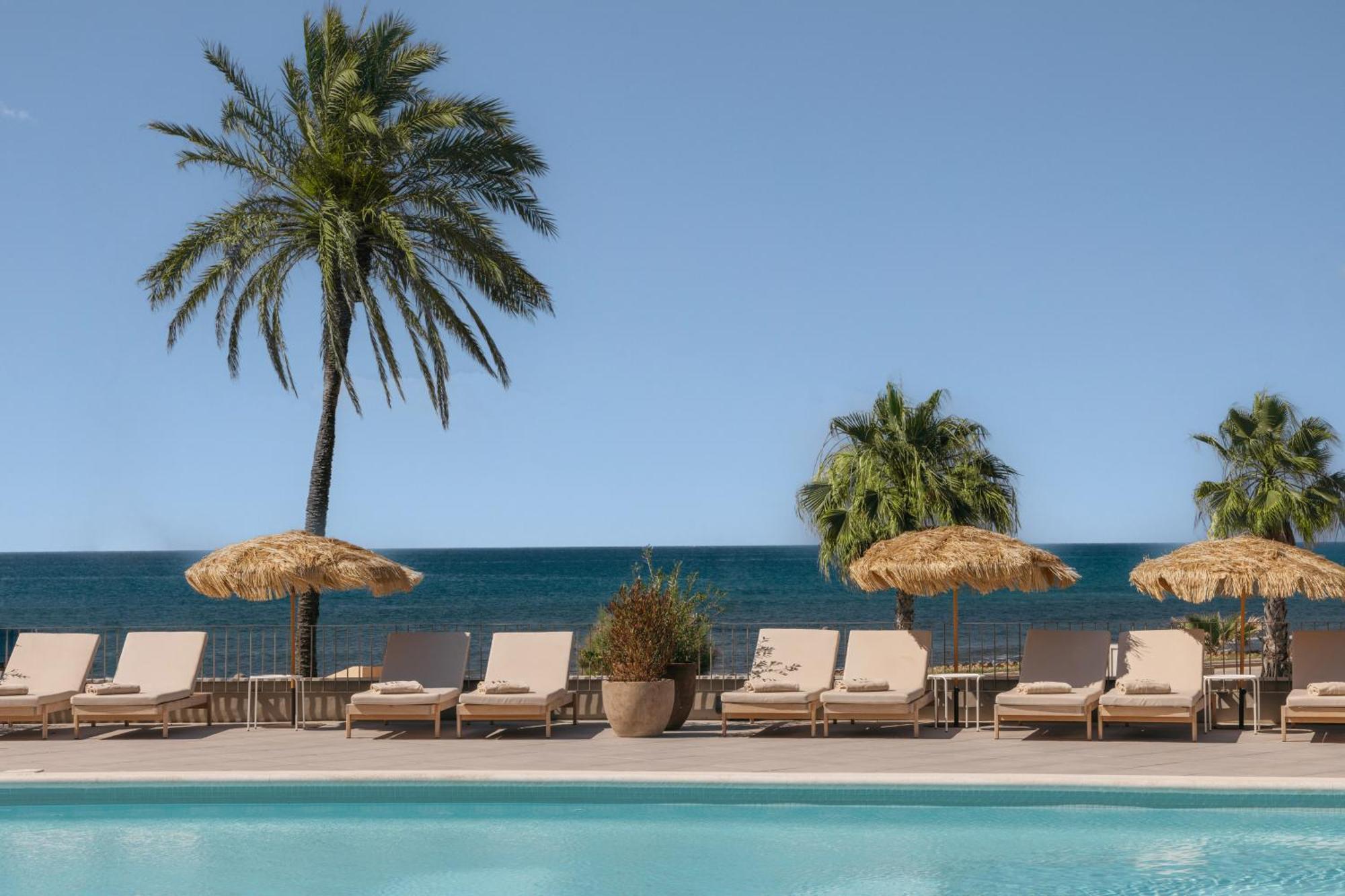 Me Sitges Terramar Exterior foto The pool at the Hotel