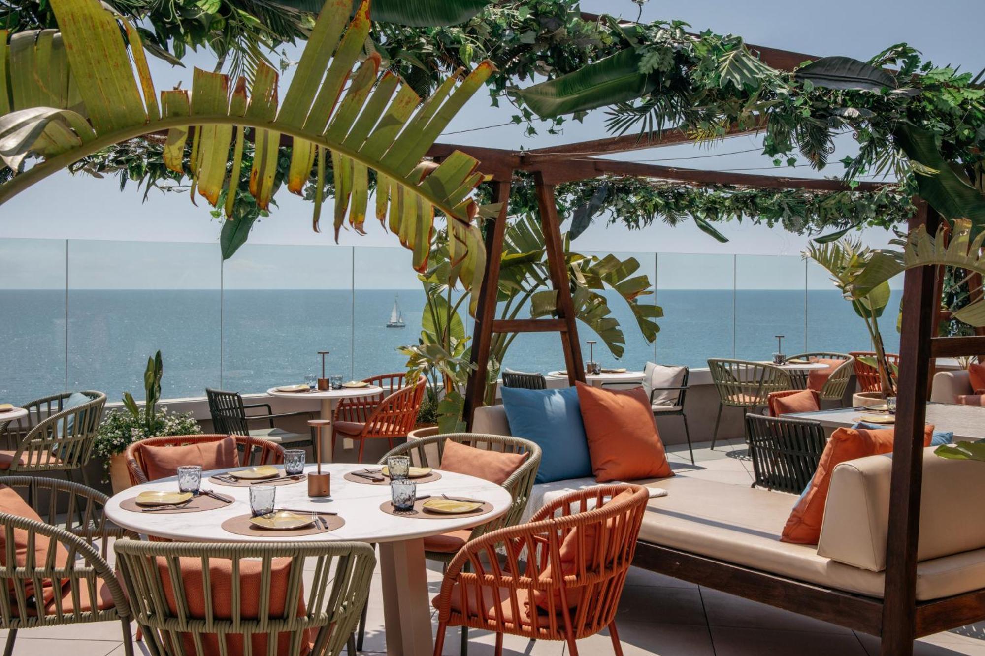 Me Sitges Terramar Exterior foto The Deck