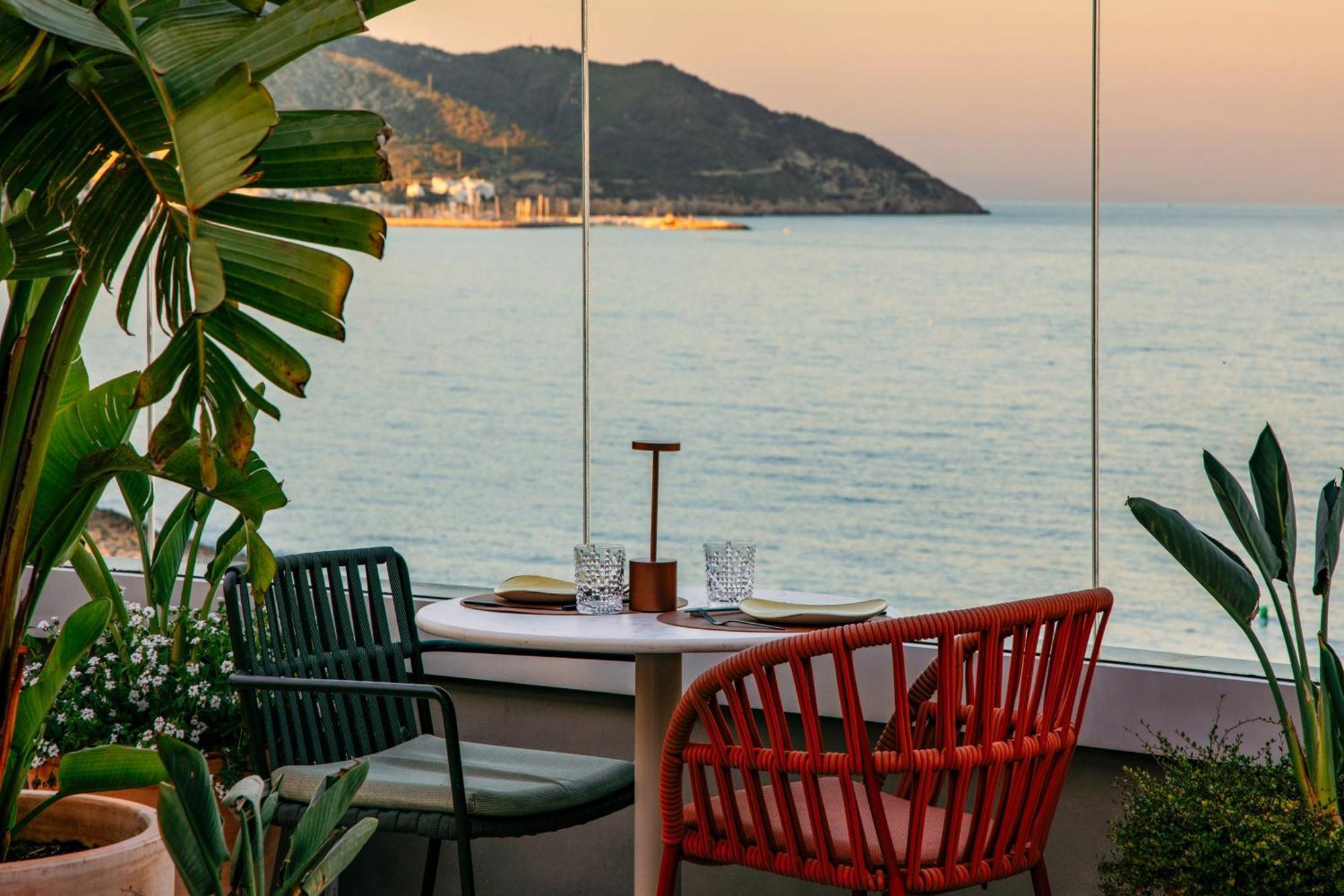 Me Sitges Terramar Exterior foto View from the restaurant