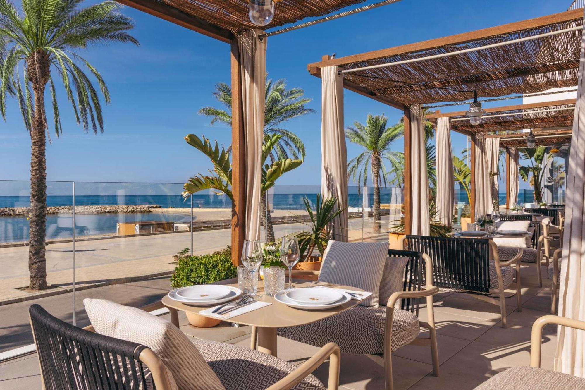 Me Sitges Terramar Exterior foto The Beach Club at the Hilton Tel Aviv