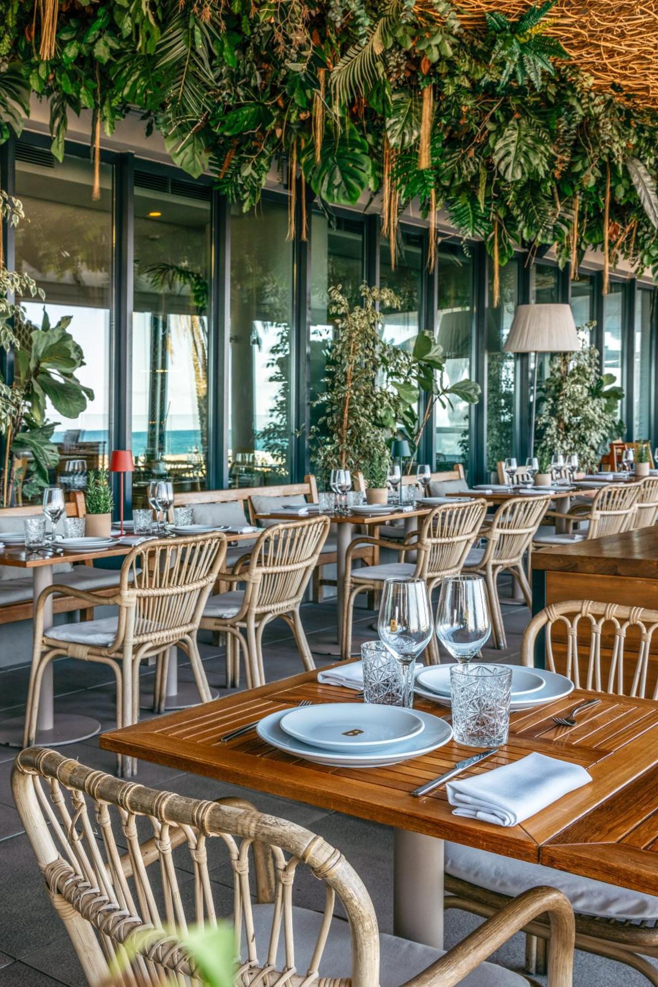 Me Sitges Terramar Exterior foto Restaurant